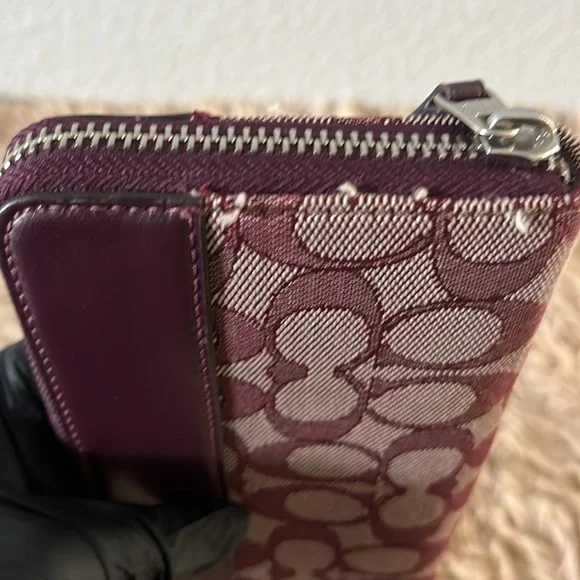 Auth COACH Long Zip Around Wallet in Signature Canvas - Picture 13 of 16